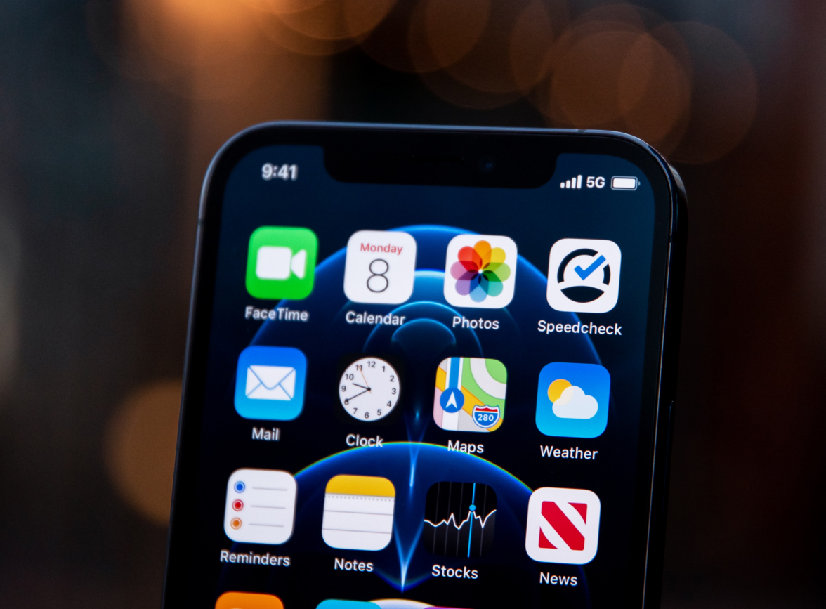 赛罕苹果手机维修分享为什么 iPhone 12 在冬季会自动关机 
